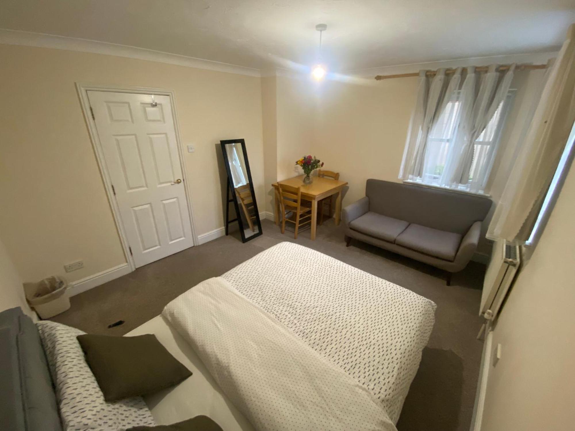 أكسفورد Large Double Bed And Bathroom المظهر الخارجي الصورة